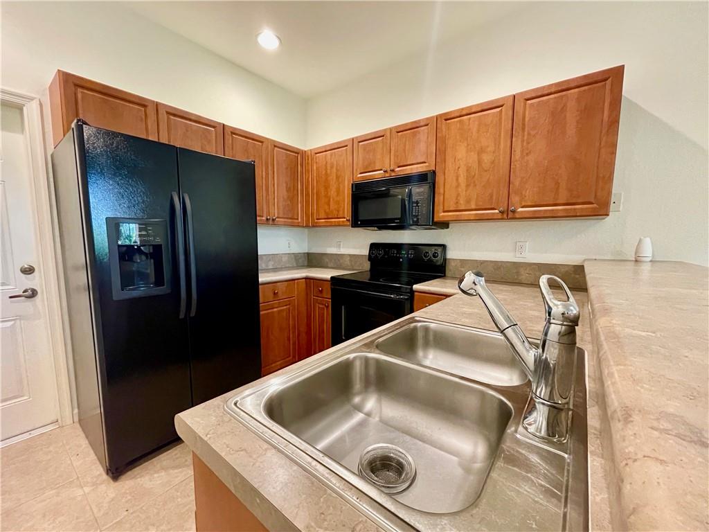 2563 Stockbridge Square Southwest Vero Beach, FL 32962 - Photo 6 of 24