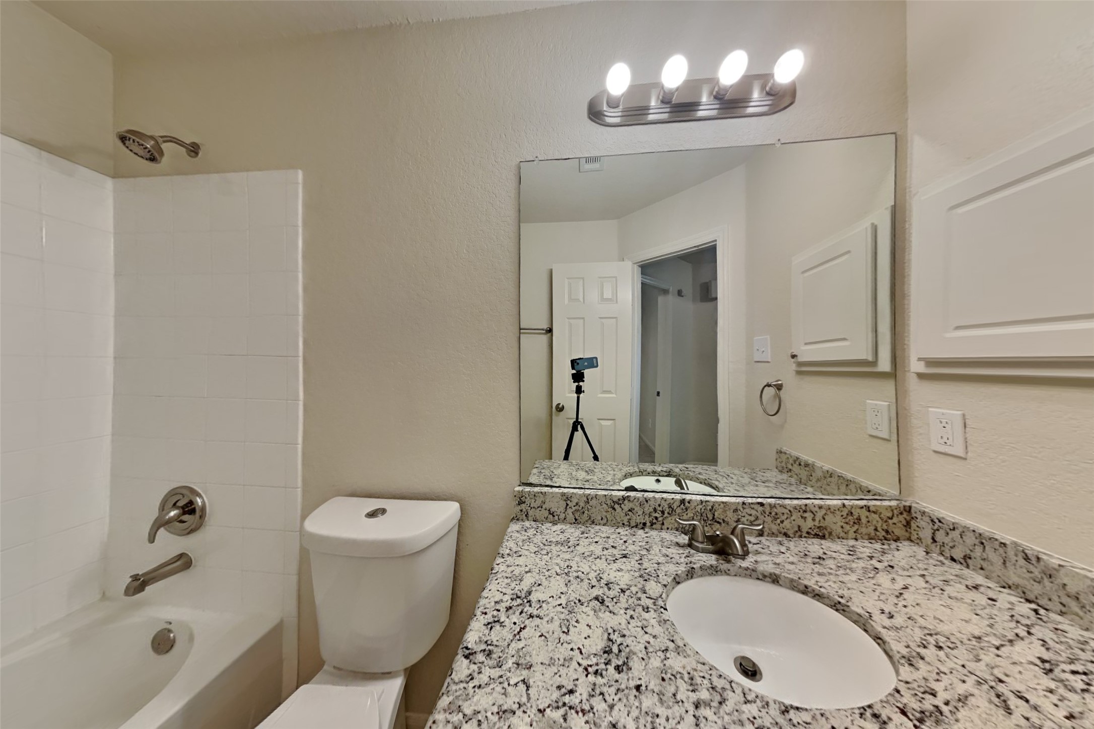 175 Merryweather Place Conroe, TX 77384 - Photo 14 of 17