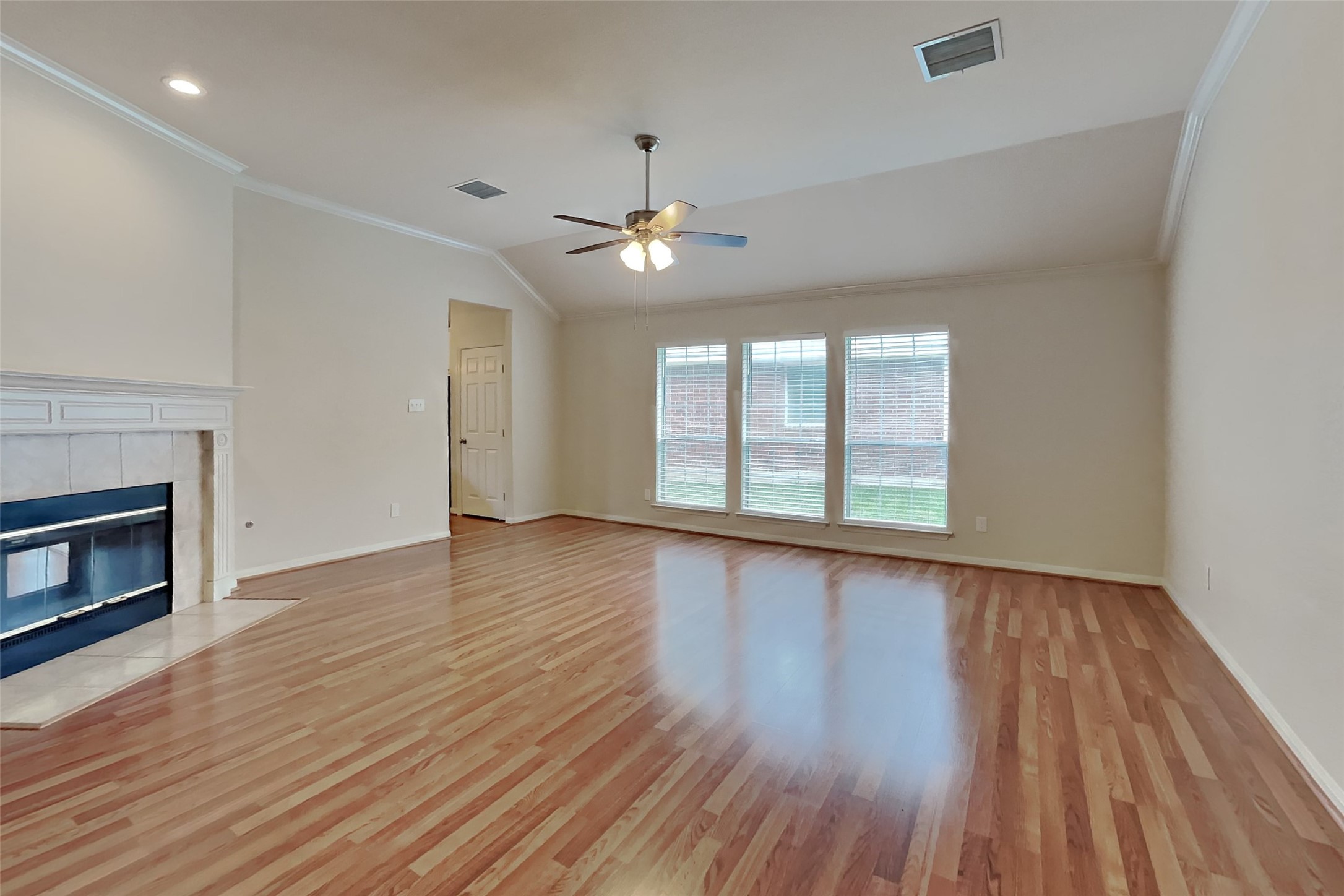 175 Merryweather Place Conroe, TX 77384 - Photo 3 of 17