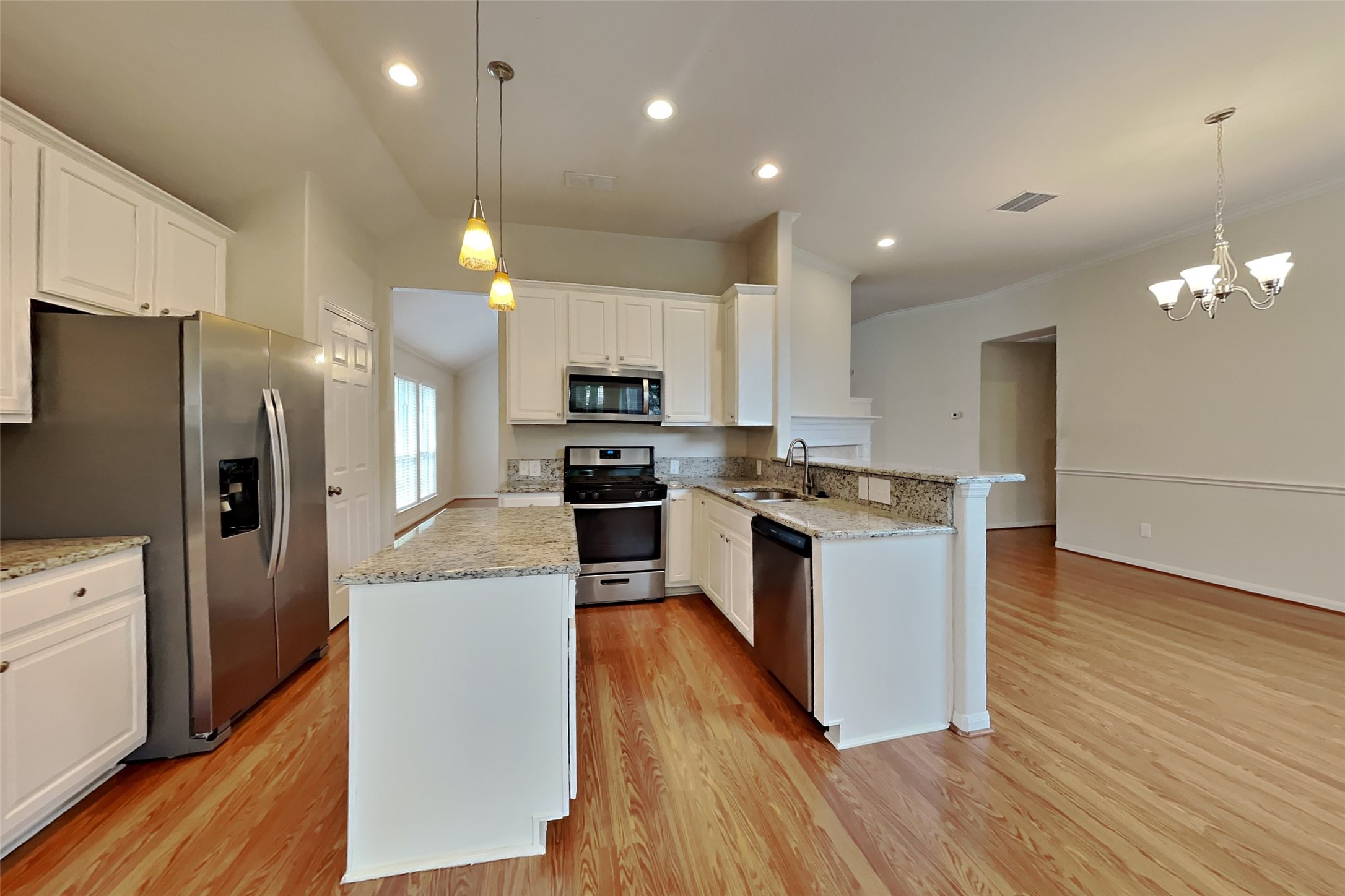 175 Merryweather Place Conroe, TX 77384 - Photo 4 of 17