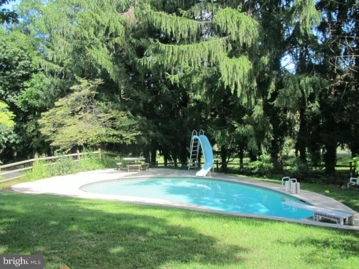 212 Coldstream Road Phoenixville, PA 19460 - Photo 2 of 22 Gallery Image 2