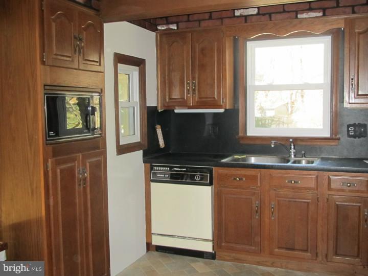 212 Coldstream Road Phoenixville, PA 19460 - Photo 18 of 22 Kitchen