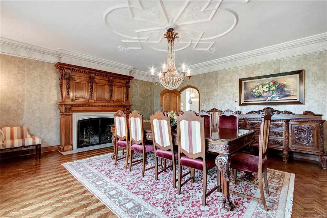 3 Dromara Road Ladue, MO 63124 - Photo 11 of 55