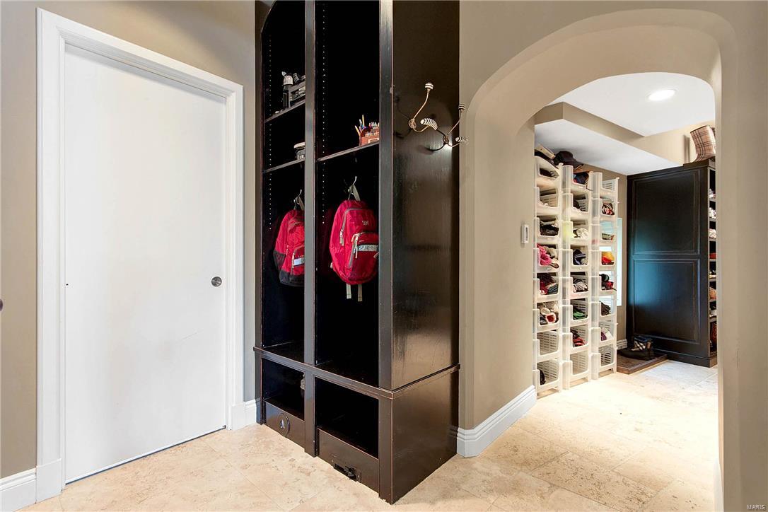 3 Dromara Road Ladue, MO 63124 - Photo 51 of 55