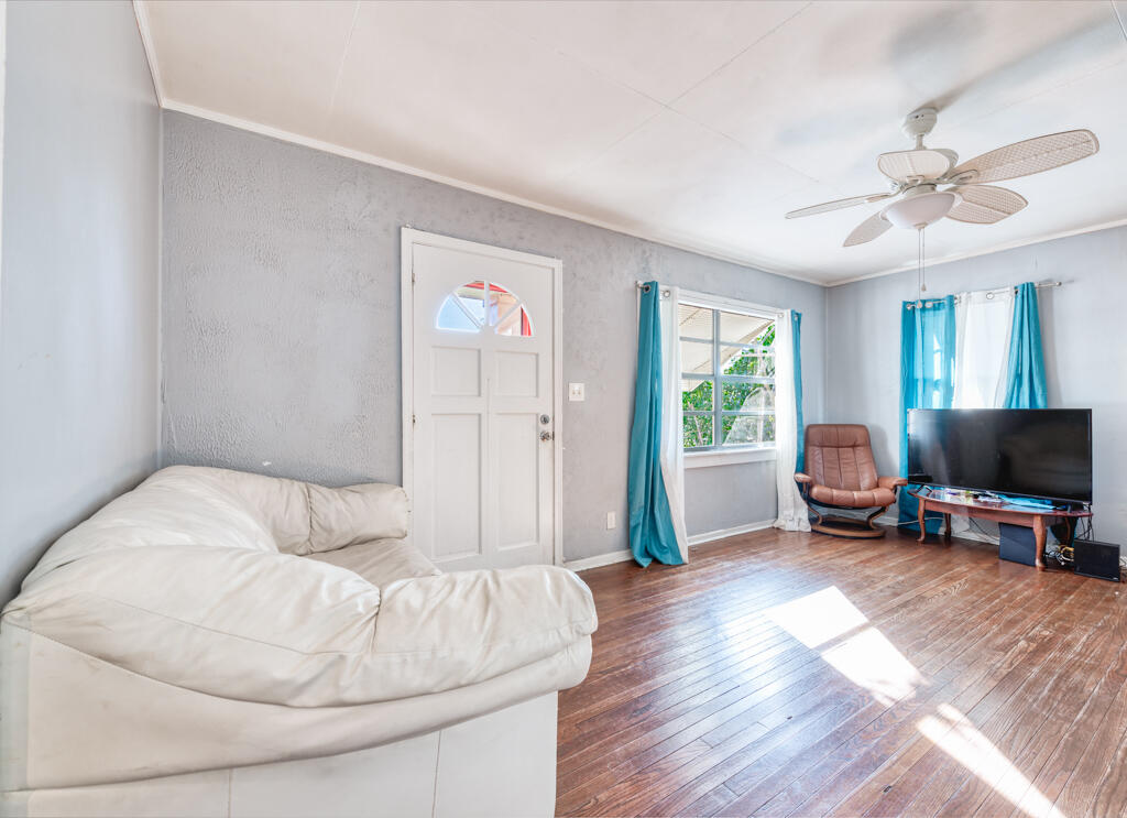 517 Valley Forge Road West Palm Beach, FL 33405 - Photo 10 of 18 DSD_4659-Edit-2-Edit-2
