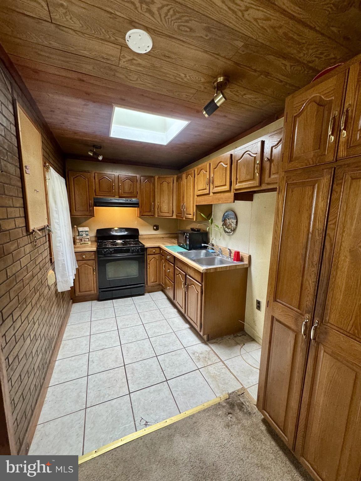 509 Fern Avenue Reading, PA 19611 - Photo 3 of 21