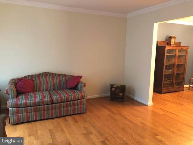 8550 Tyrolean Way Springfield, VA 22153 - Photo 2 of 24 Family Room