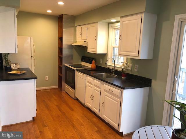 8550 Tyrolean Way Springfield, VA 22153 - Photo 5 of 24 Kitchen