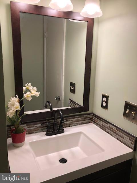8550 Tyrolean Way Springfield, VA 22153 - Photo 8 of 24 Bath