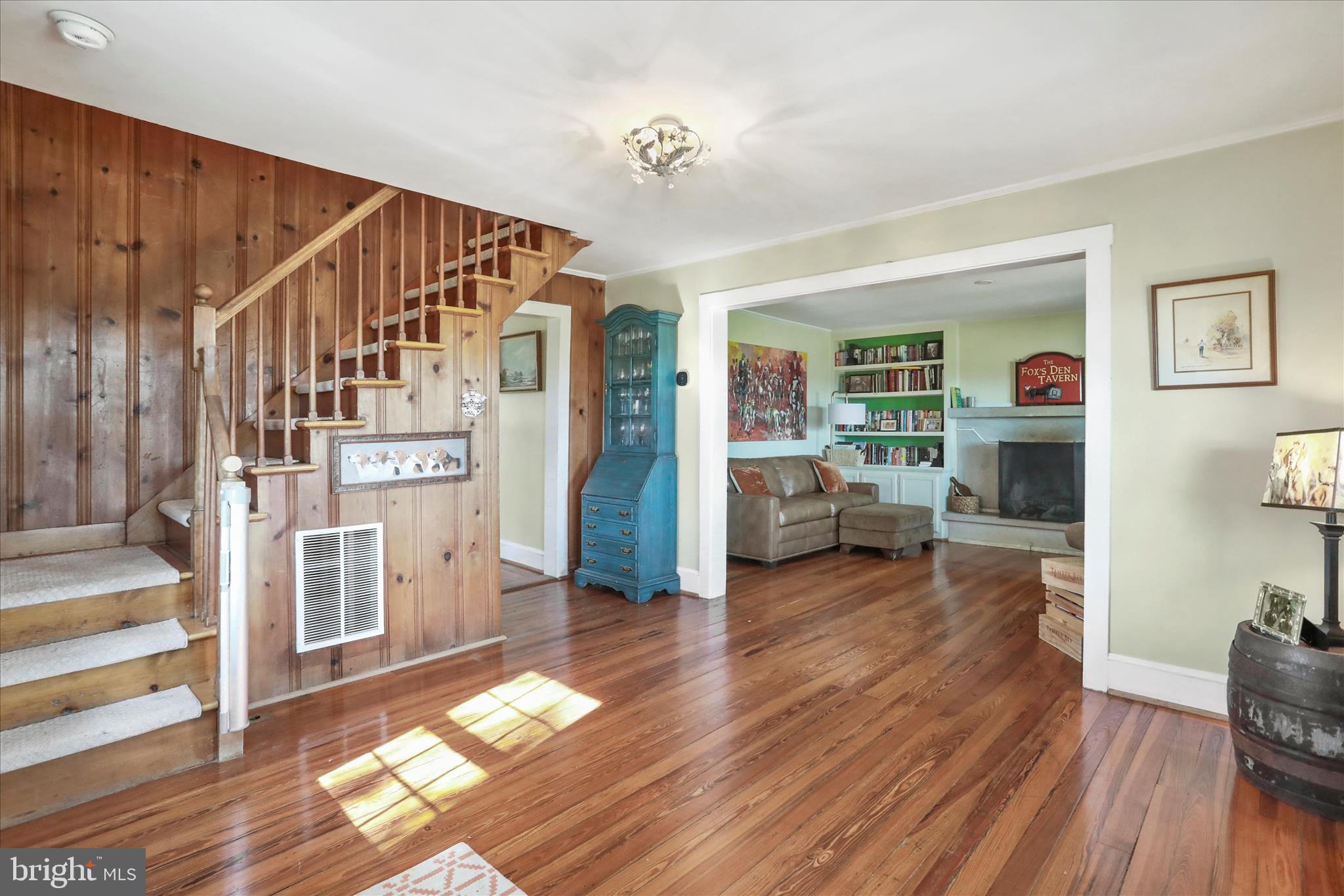 Spacious foyer