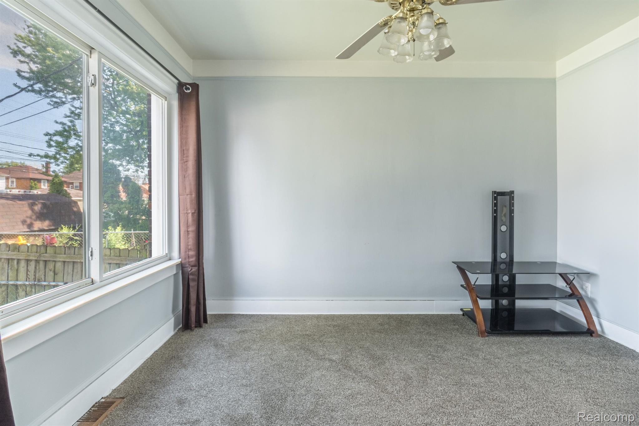 6468 Schaefer Road Dearborn, MI 48126 - Photo 11 of 25 Gallery Image 11
