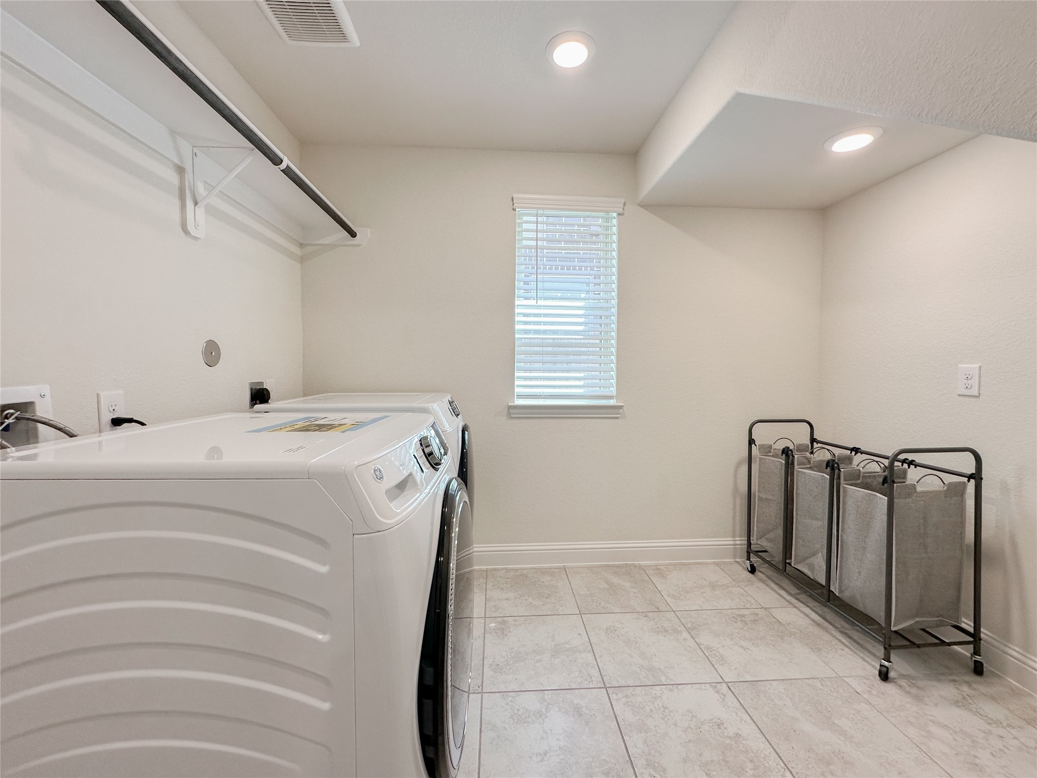 6710 Gallinas Way Spring, TX 77379 - Photo 19 of 31 Laundry