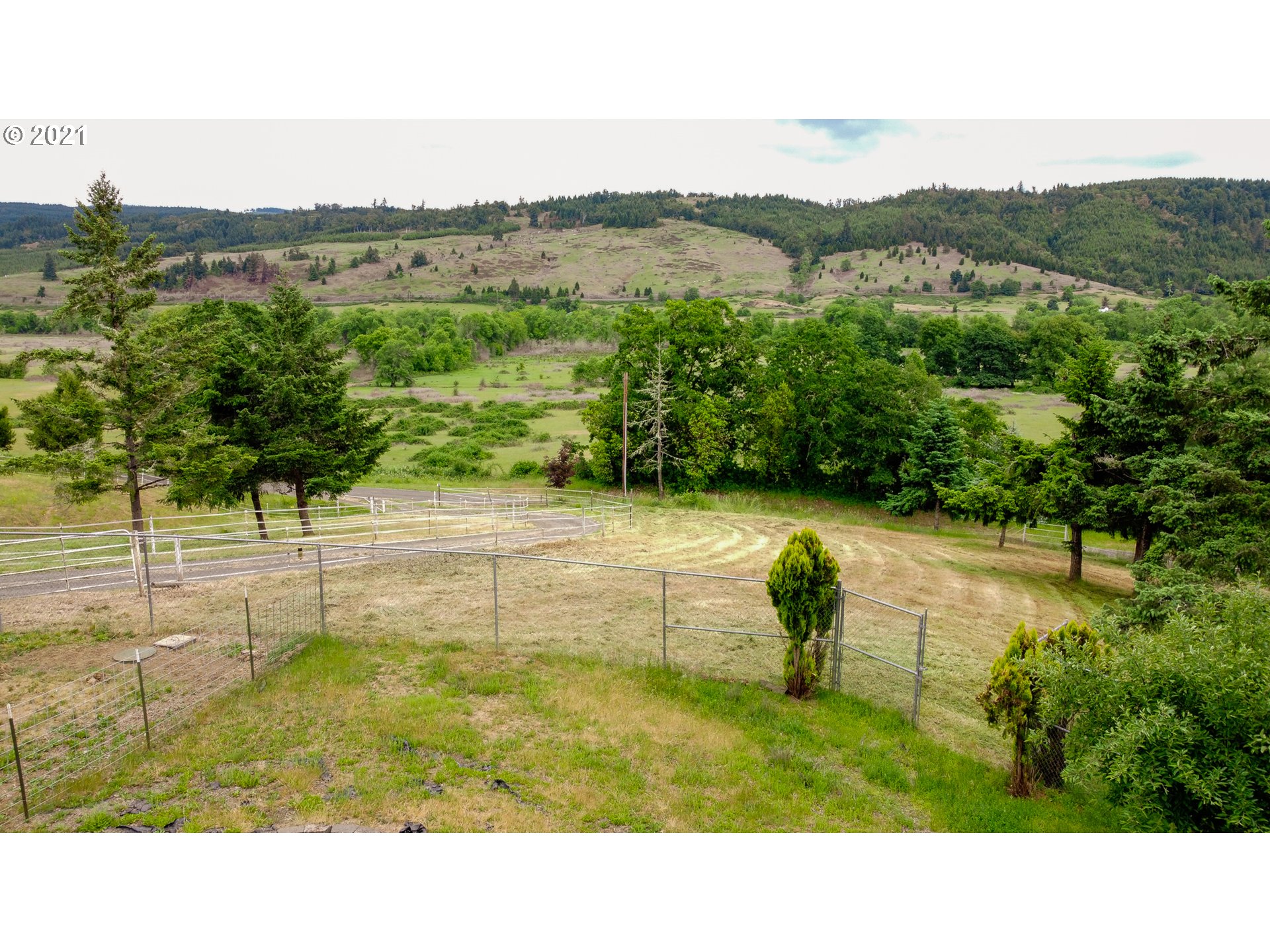 1555 Lower Crest Road Oakland, OR 97462 - Photo 2 of 32 Gallery Image 2