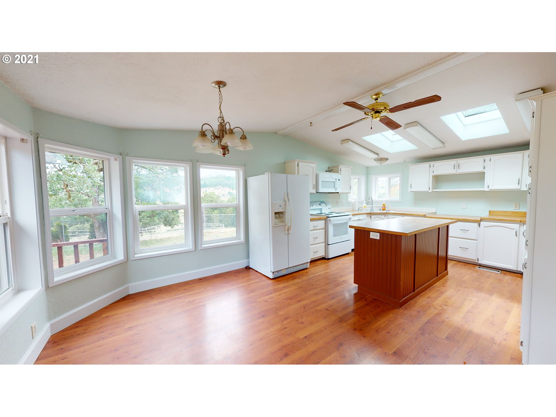 1555 Lower Crest Road Oakland, OR 97462 - Photo 11 of 32 Gallery Image 11