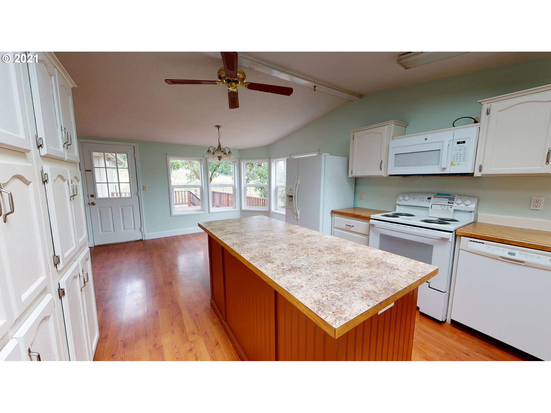 1555 Lower Crest Road Oakland, OR 97462 - Photo 13 of 32 Gallery Image 13