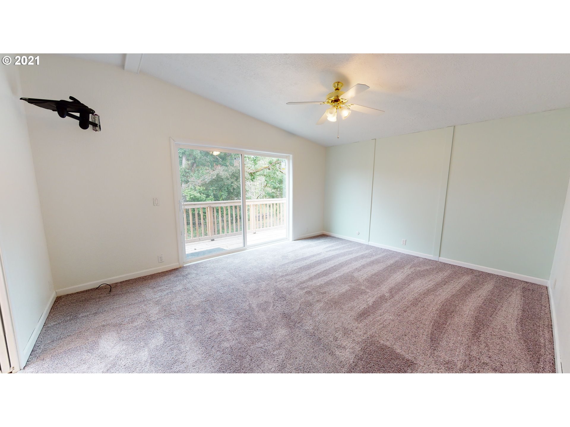 1555 Lower Crest Road Oakland, OR 97462 - Photo 14 of 32 Gallery Image 14