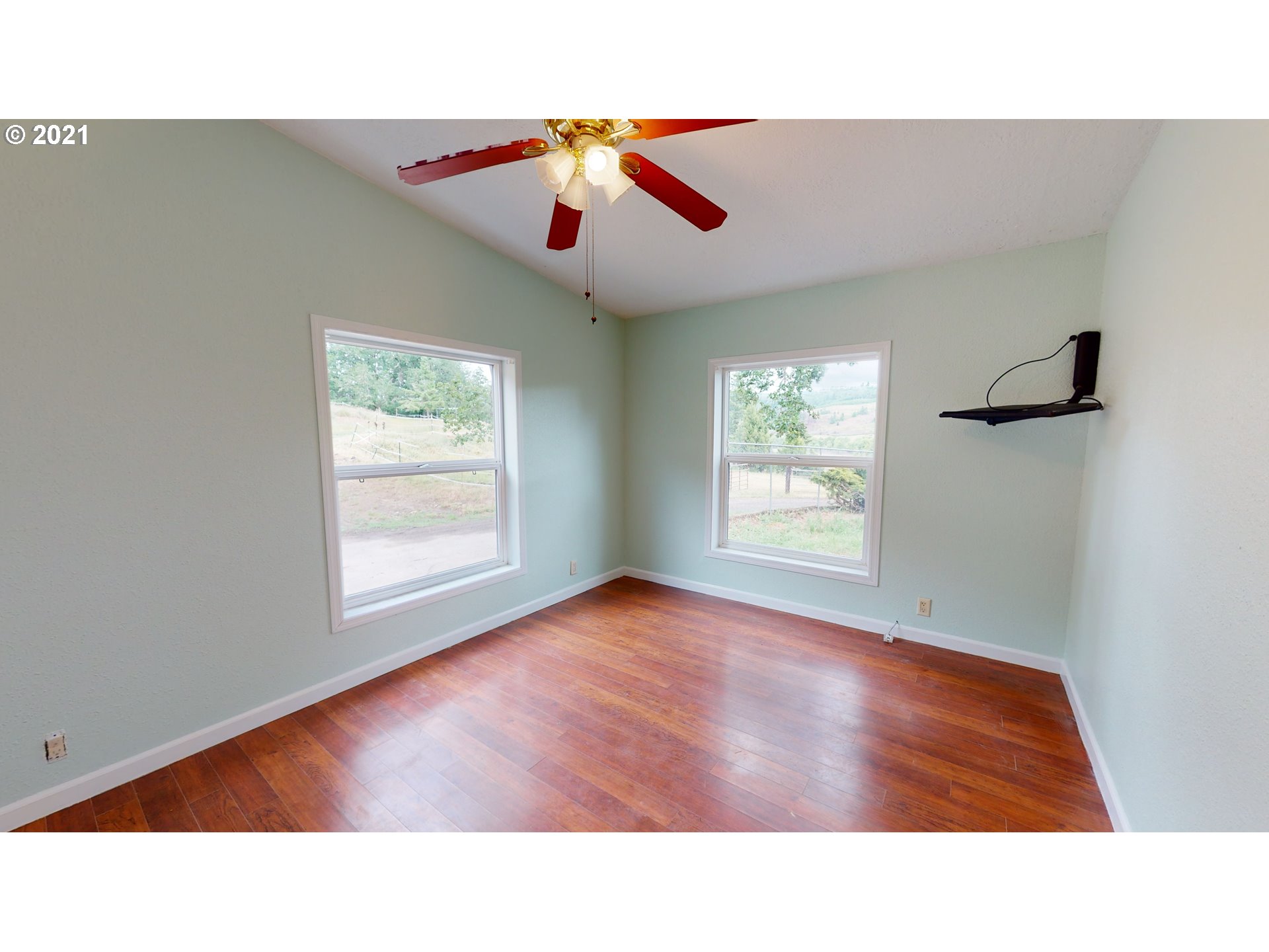 1555 Lower Crest Road Oakland, OR 97462 - Photo 20 of 32 Gallery Image 20