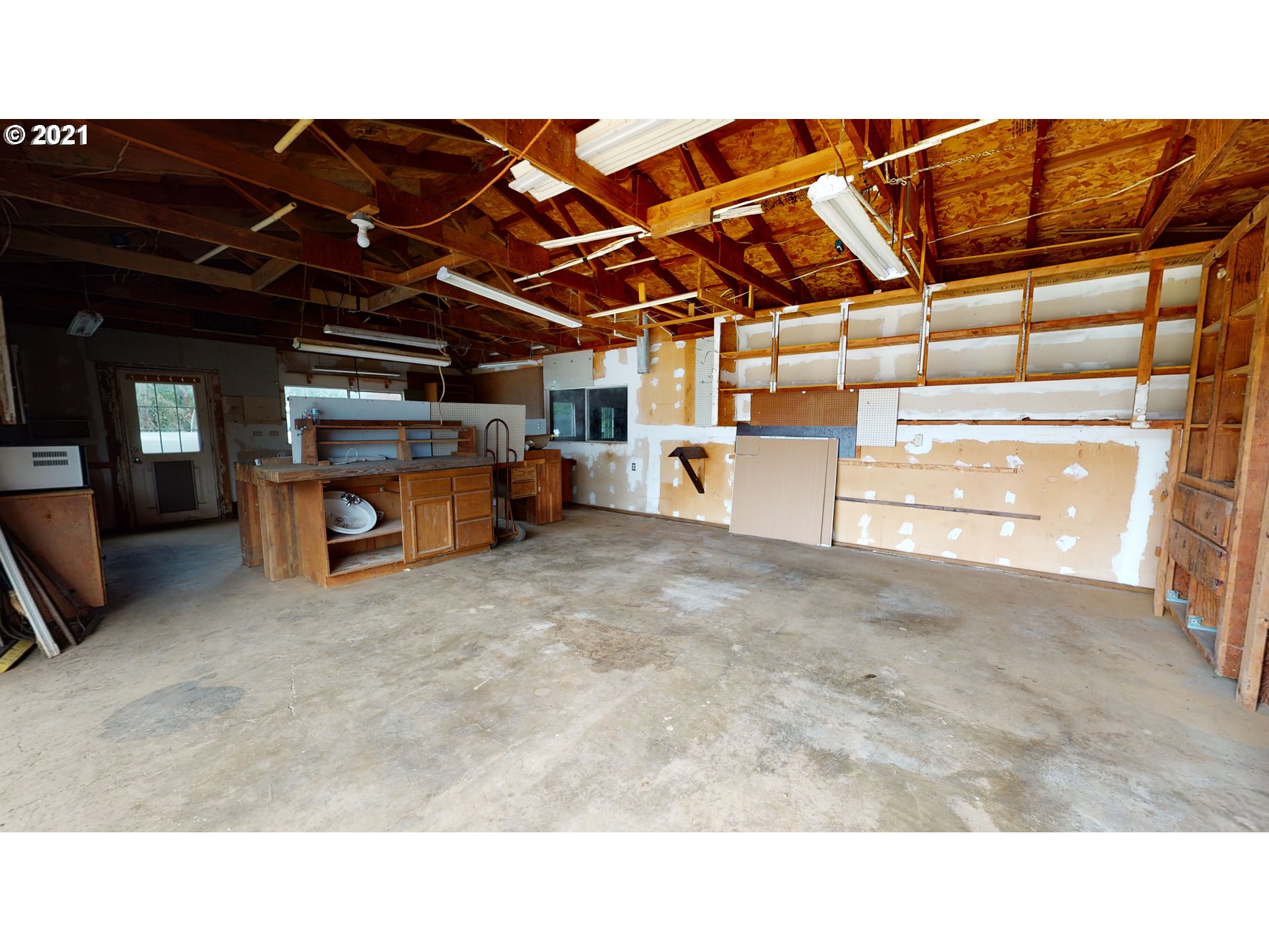 1555 Lower Crest Road Oakland, OR 97462 - Photo 26 of 32 Gallery Image 26