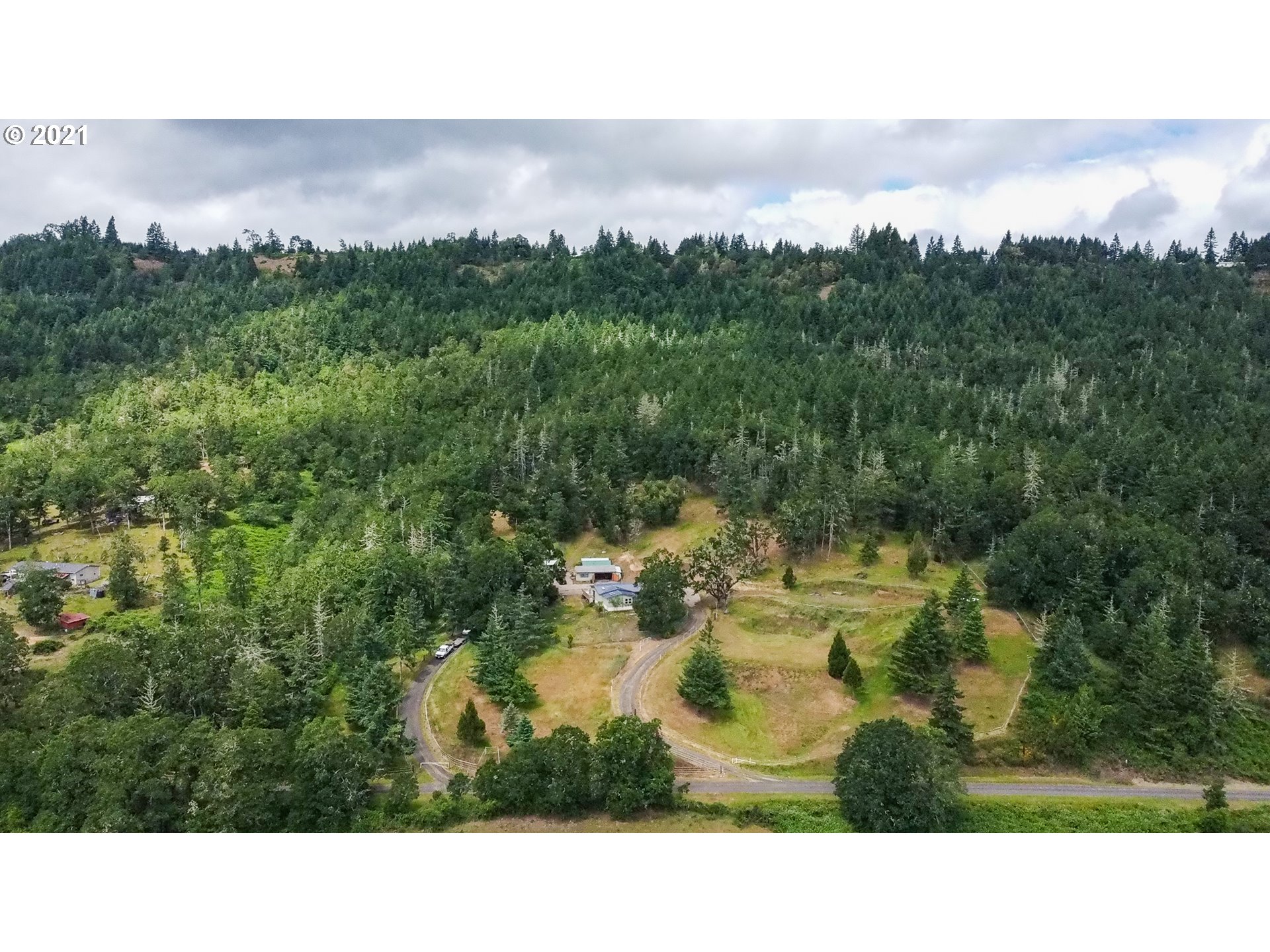 1555 Lower Crest Road Oakland, OR 97462 - Photo 5 of 32 Gallery Image 5