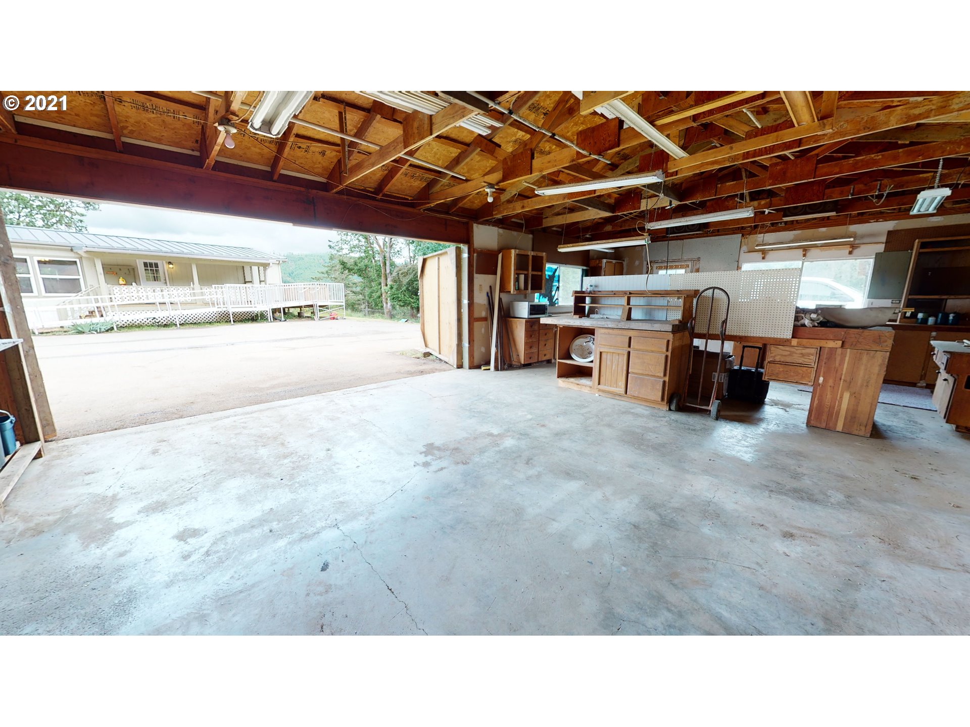 1555 Lower Crest Road Oakland, OR 97462 - Photo 7 of 32 Gallery Image 7