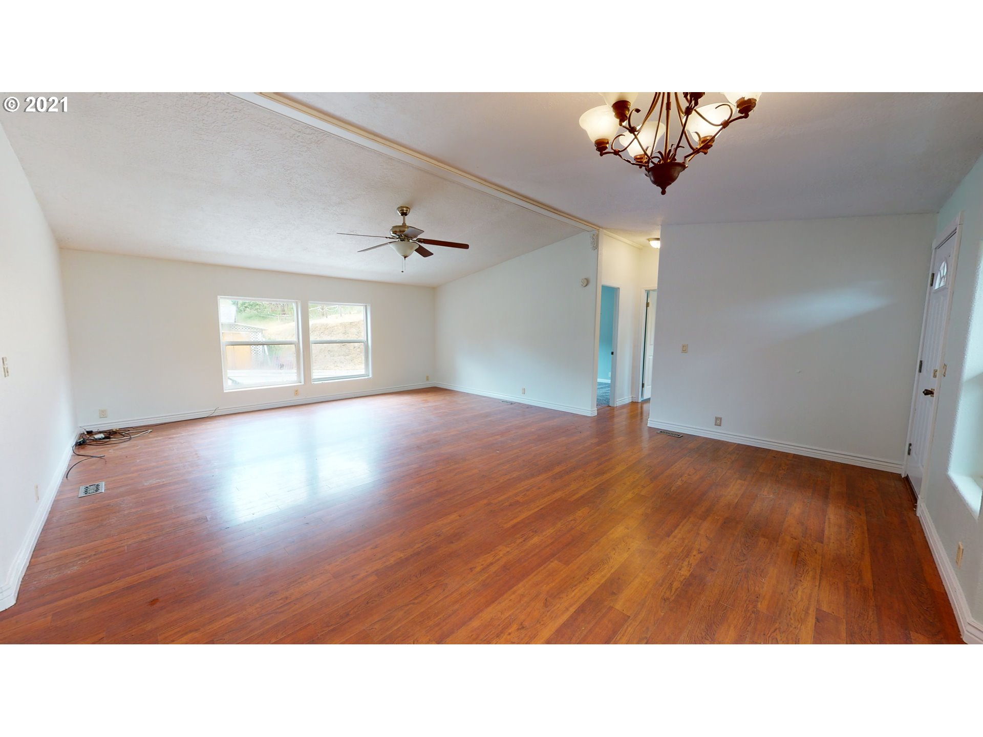 1555 Lower Crest Road Oakland, OR 97462 - Photo 8 of 32 Gallery Image 8