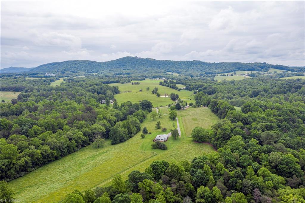 850 Pinnix Road Ronda, NC 28670 - Photo 4 of 30 Gallery Image 4