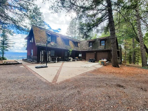 a view of a house with a yard and garage