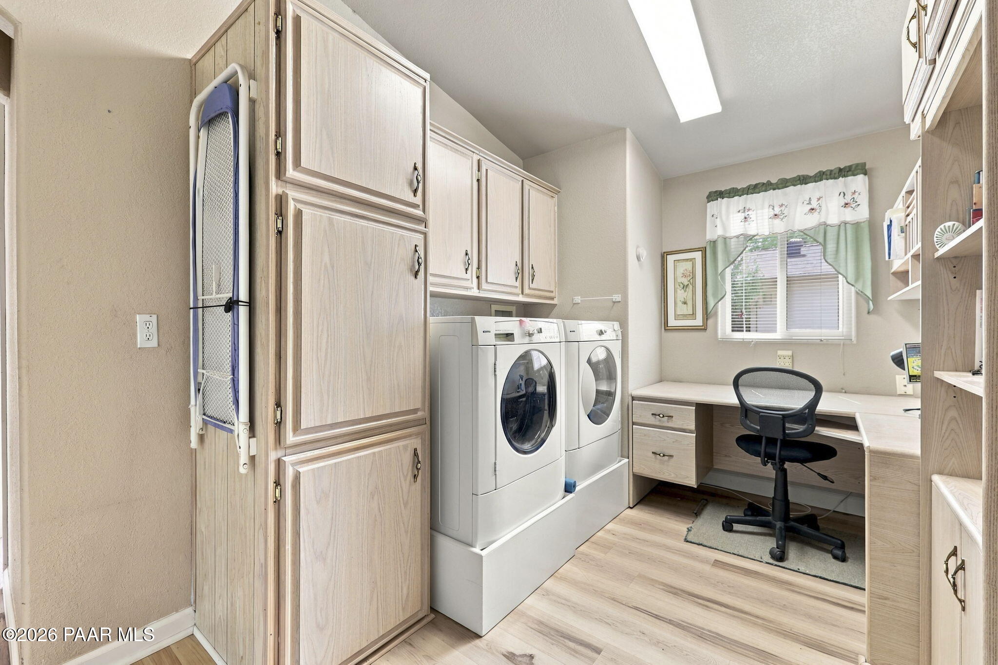 12255 East Obsidian Loop Road Dewey, AZ 86327 - Photo 31 of 51 31-Laundry Room