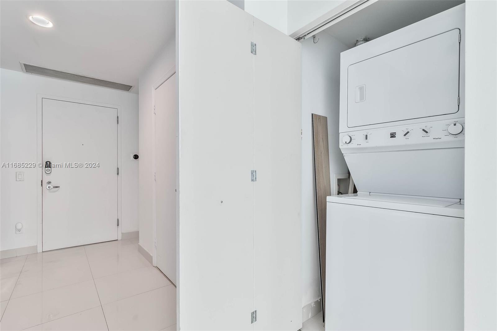 60 Southwest 13th Street, Unit 2618 Miami, FL 33130 - Photo 15 of 24 a utility room with dryer and washer