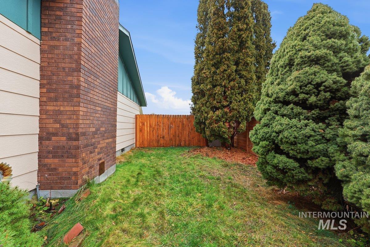 2920 South 10th Avenue Caldwell, ID 83605 - Photo 18 of 21 View of yard