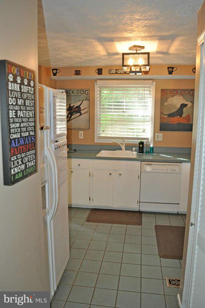 4809 Hawksbury Road Pikesville, MD 21208 - Photo 7 of 19 Kitchen