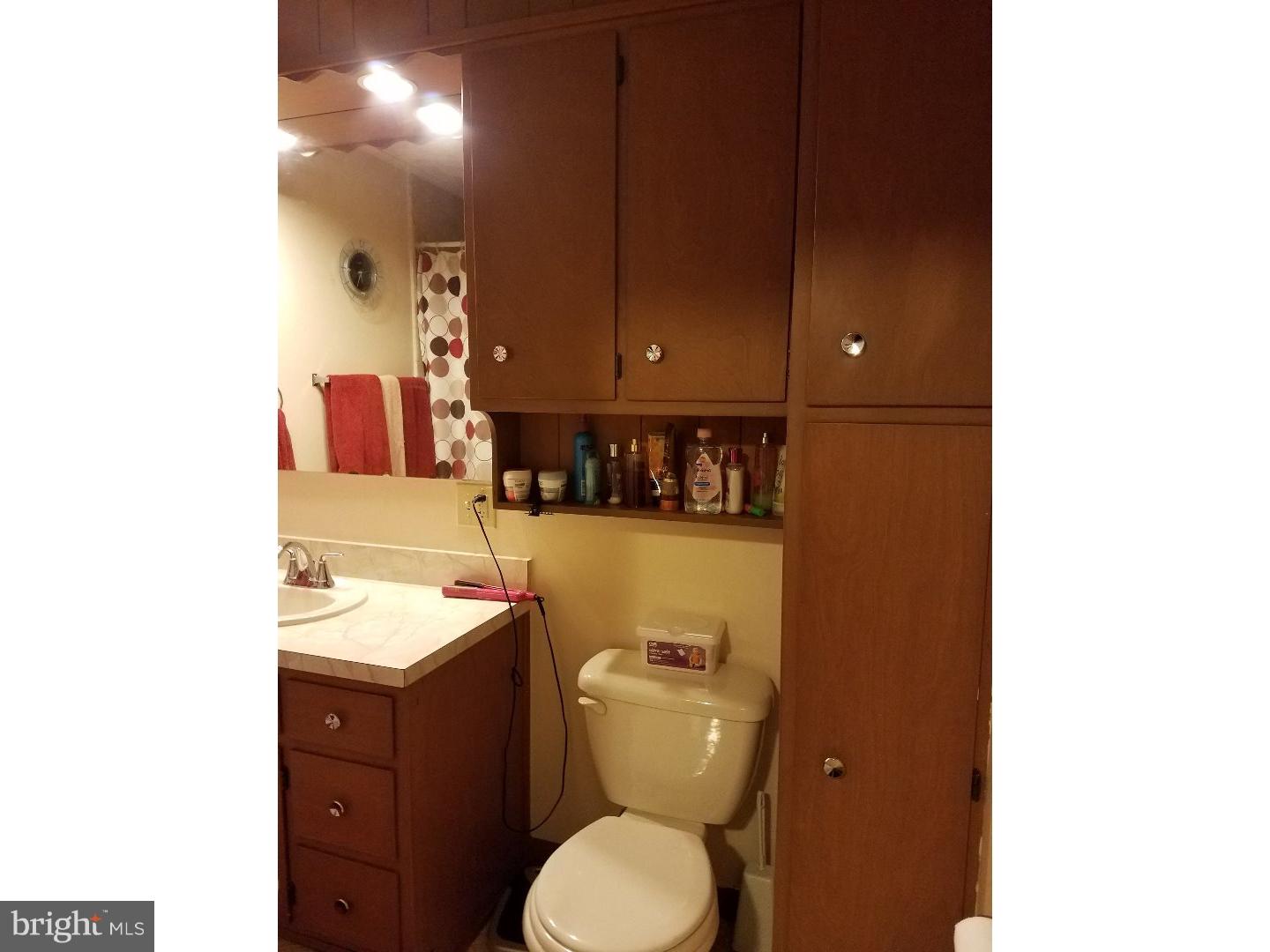 502 Lockheed Avenue Reading, PA 19601 - Photo 11 of 16 Bathroom