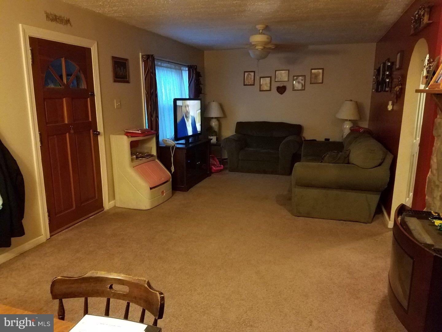 502 Lockheed Avenue Reading, PA 19601 - Photo 6 of 16 Living Room