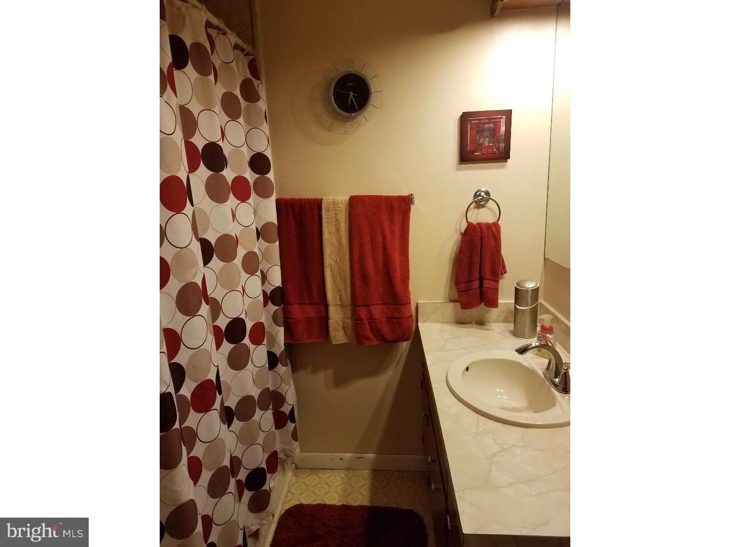 502 Lockheed Avenue Reading, PA 19601 - Photo 10 of 16 Bathroom