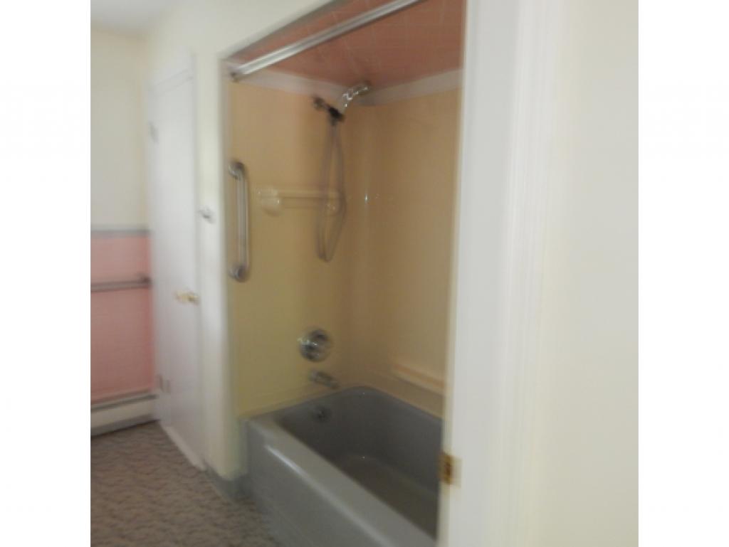 195 River Road Manchester, NH 03104 - Photo 12 of 23 Gallery Image 12