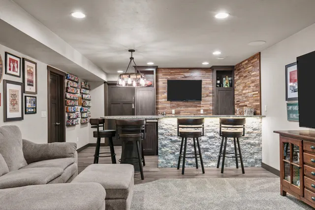 $675,000 | 2053 West Sugar Court, Appleton, WI 54913