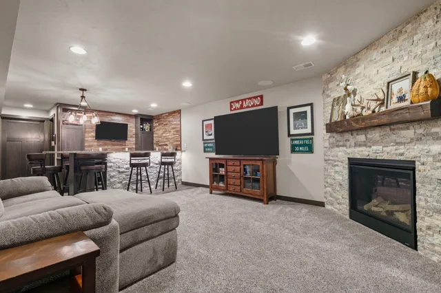 $675,000 | 2053 West Sugar Court, Appleton, WI 54913