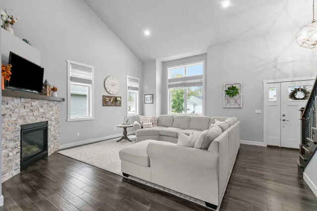 $675,000 | 2053 West Sugar Court, Appleton, WI 54913