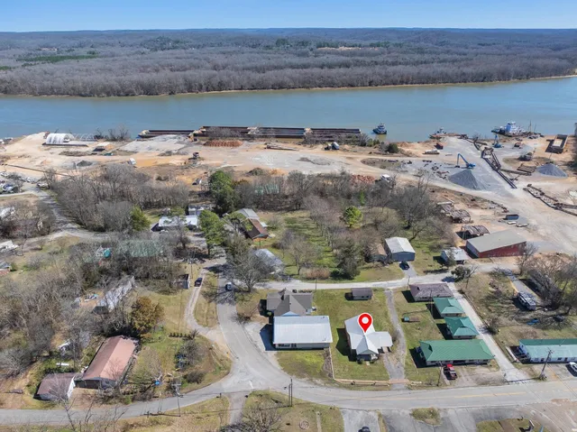 $156,500 | 1175-1213 Perryville Road, Parsons, TN 38363