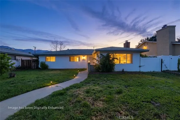 a view of a house with a yard
