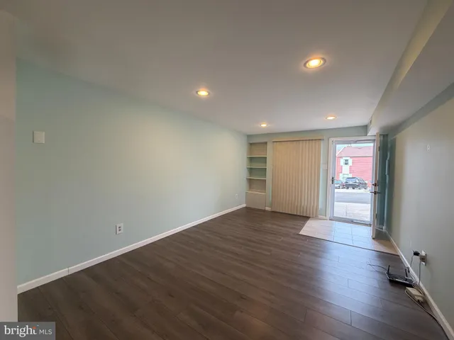 $1,500 | 606 Hazell Lane, Philadelphia, PA 19116