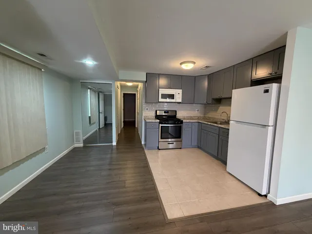 $1,500 | 606 Hazell Lane, Philadelphia, PA 19116