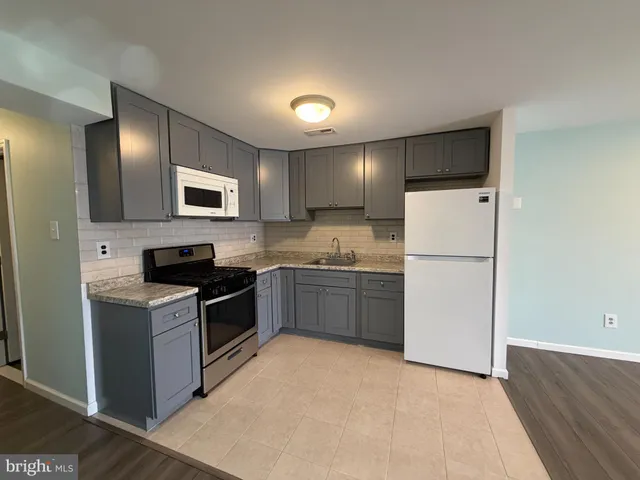 $1,500 | 606 Hazell Lane, Philadelphia, PA 19116