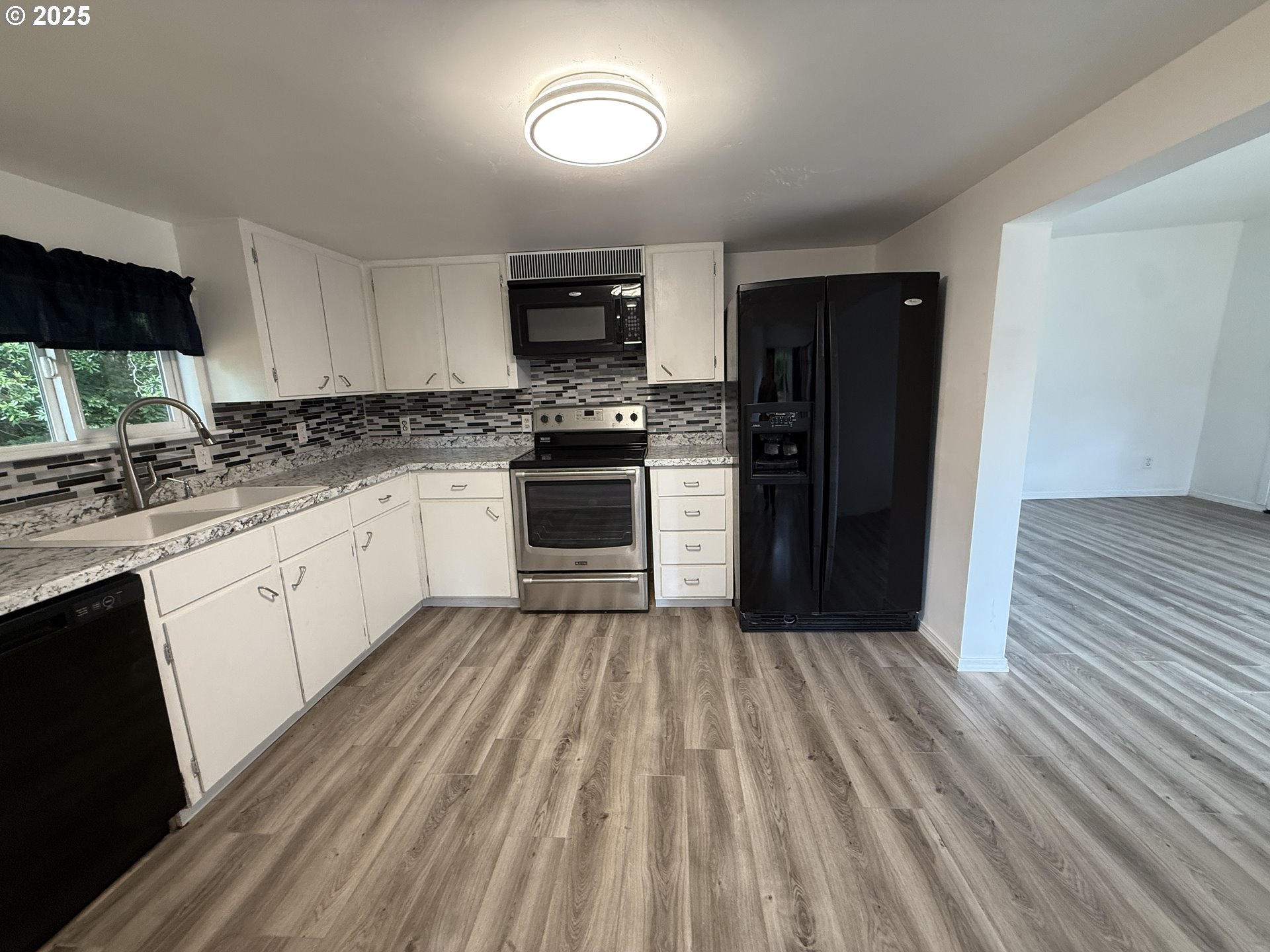 340 Radar Road Coos Bay, OR 97420 - Photo 18 of 47 Gallery Image 18