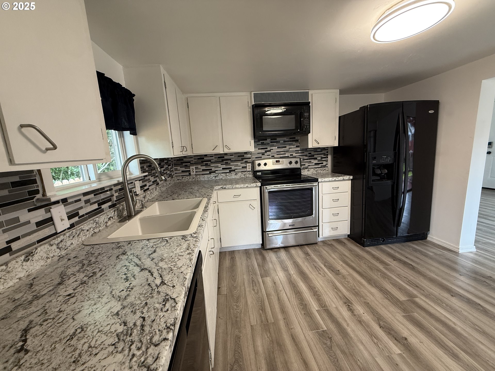 340 Radar Road Coos Bay, OR 97420 - Photo 20 of 47 Gallery Image 20