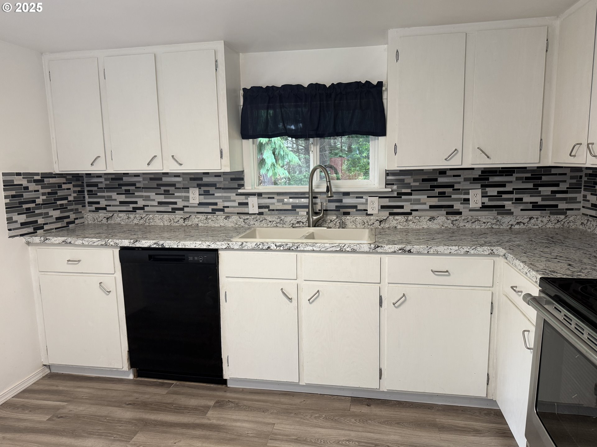 340 Radar Road Coos Bay, OR 97420 - Photo 21 of 47 Gallery Image 21