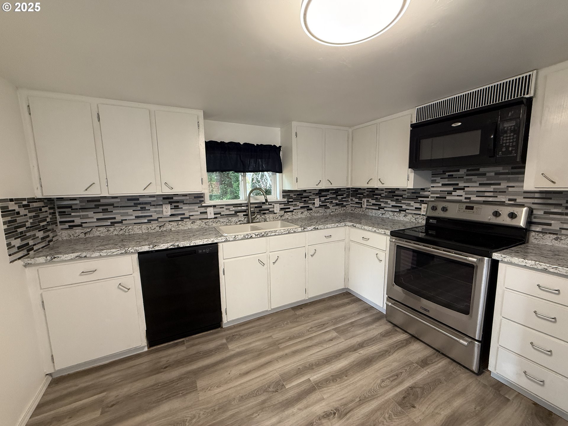 340 Radar Road Coos Bay, OR 97420 - Photo 22 of 47 Gallery Image 22