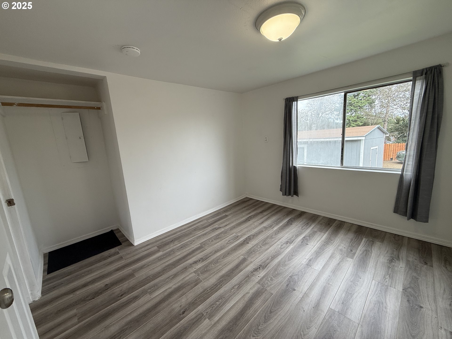 340 Radar Road Coos Bay, OR 97420 - Photo 31 of 47 Bedroom