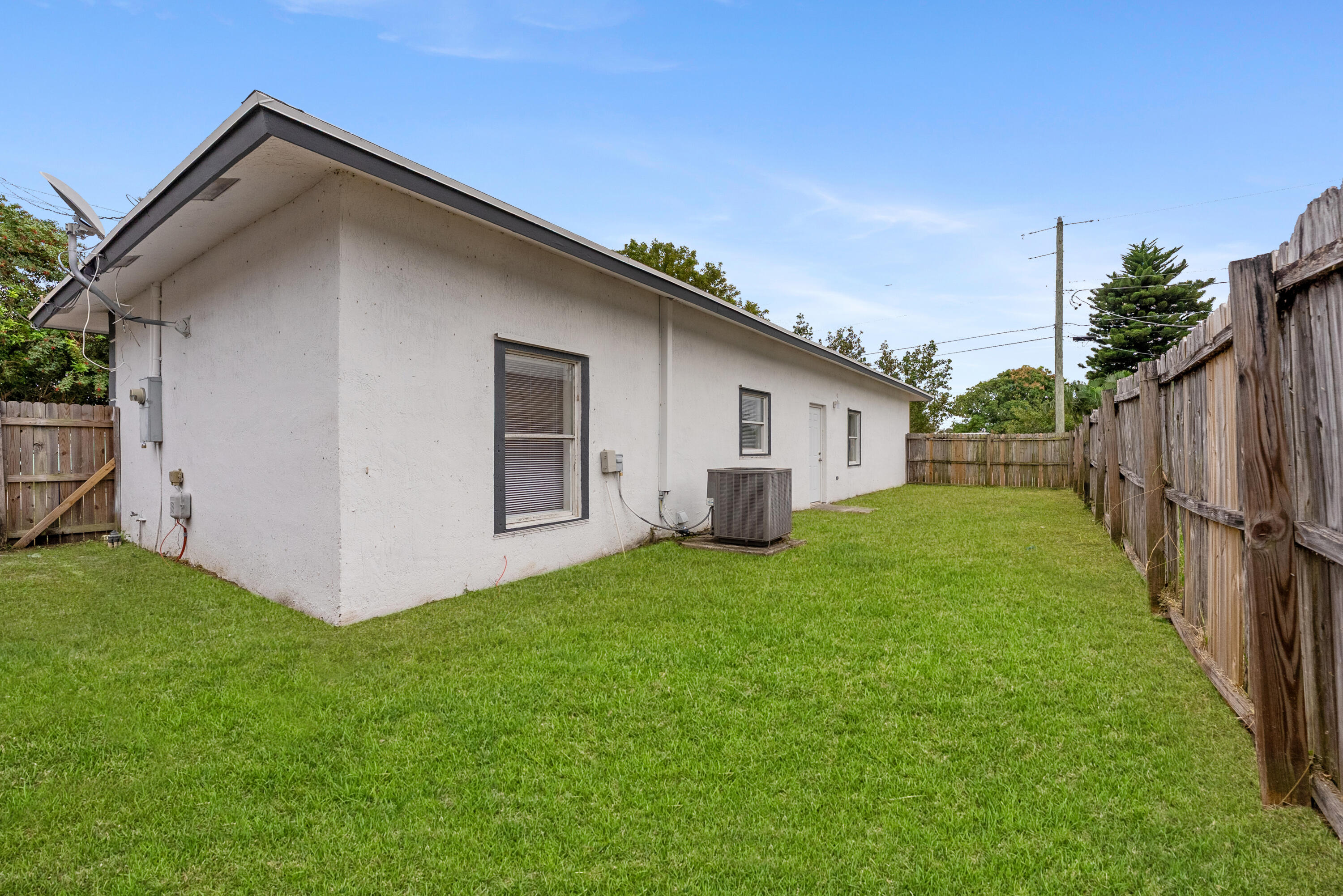 3011 Avenue M Riviera Beach, FL 33404 - Photo 26 of 35 backyard