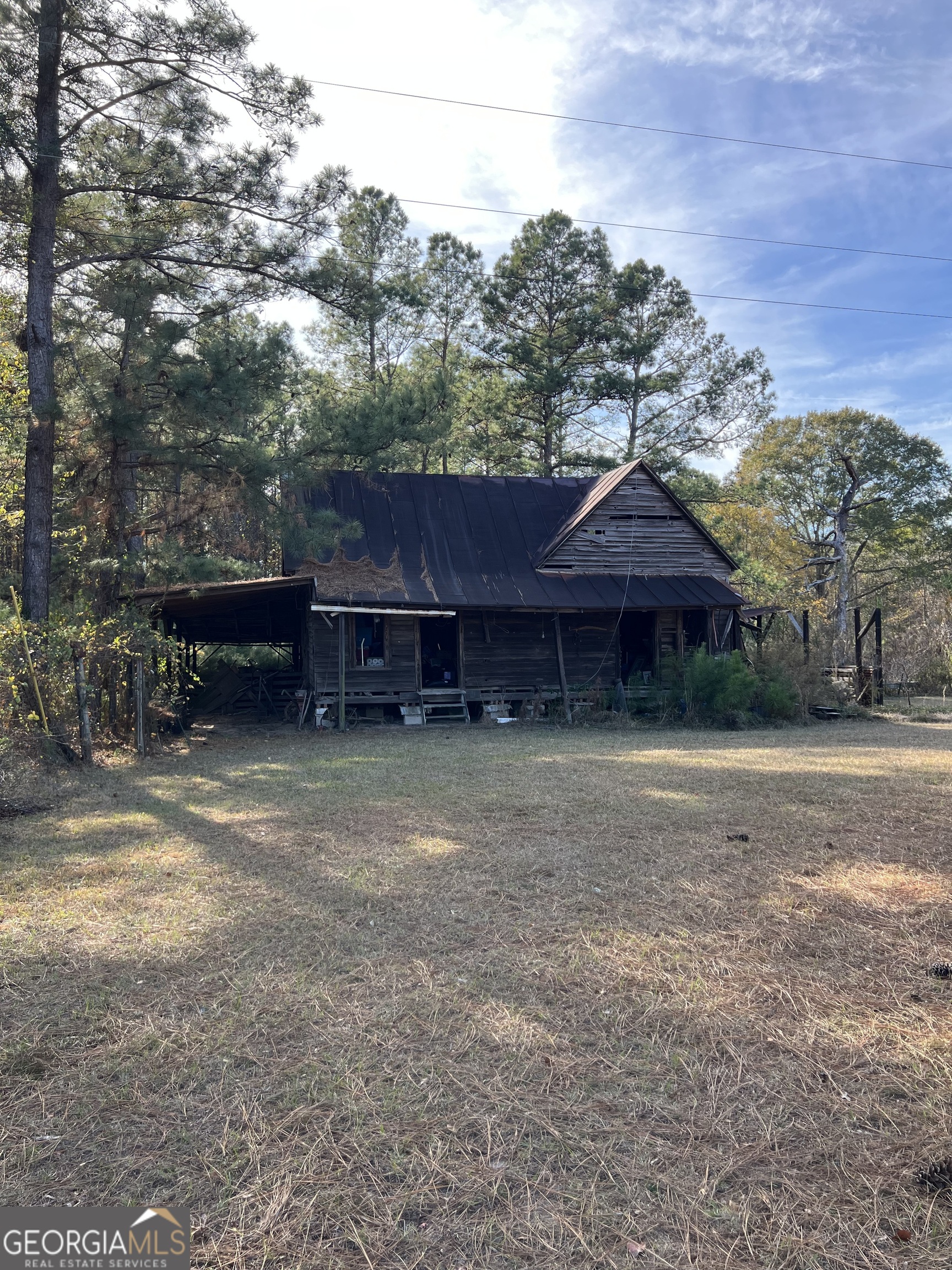 6419 Cochran Highway Cochran, GA 31014 - Photo 43 of 55 a front view of a house with a yard and a garage